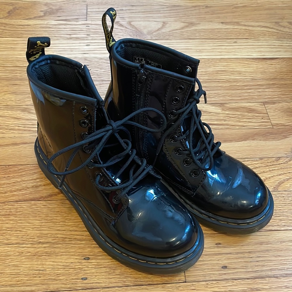 Kids patent leather Docs